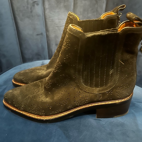 Bowery Chelsea Boot With Cut Out Tea Rose - Picture 2 of 5